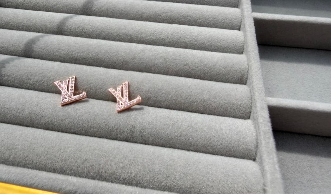 LV 크리스탈 이어링 상품이미지8