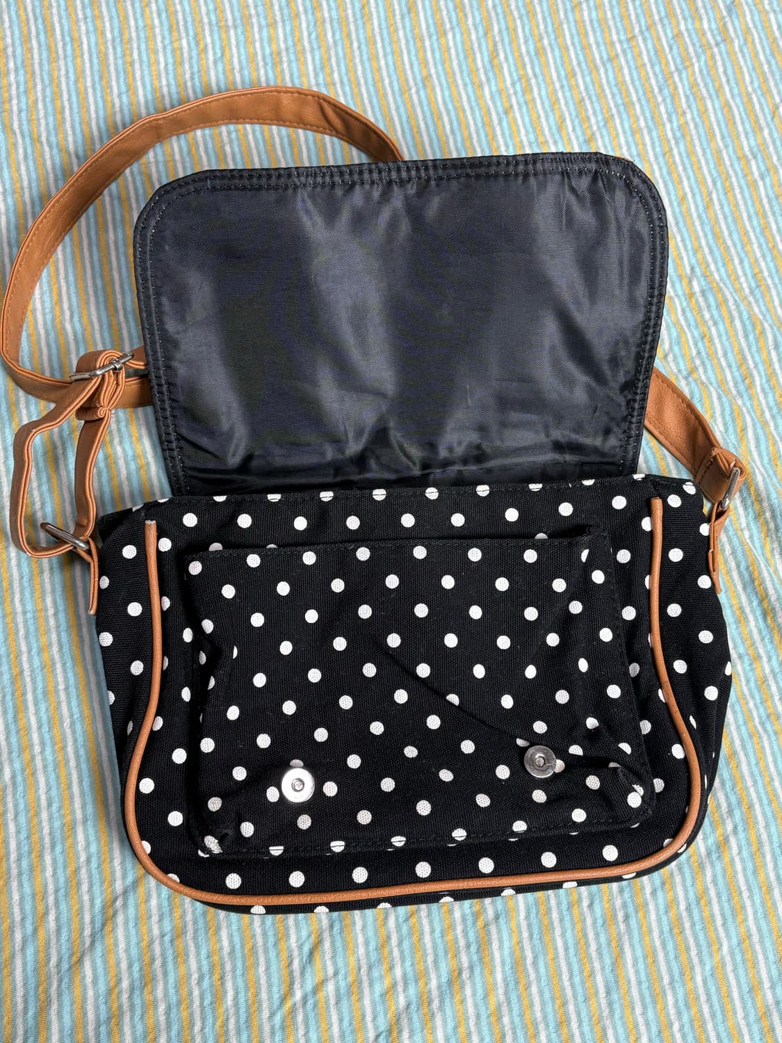 블랙 도트 가죽 크로스백 상품이미지8