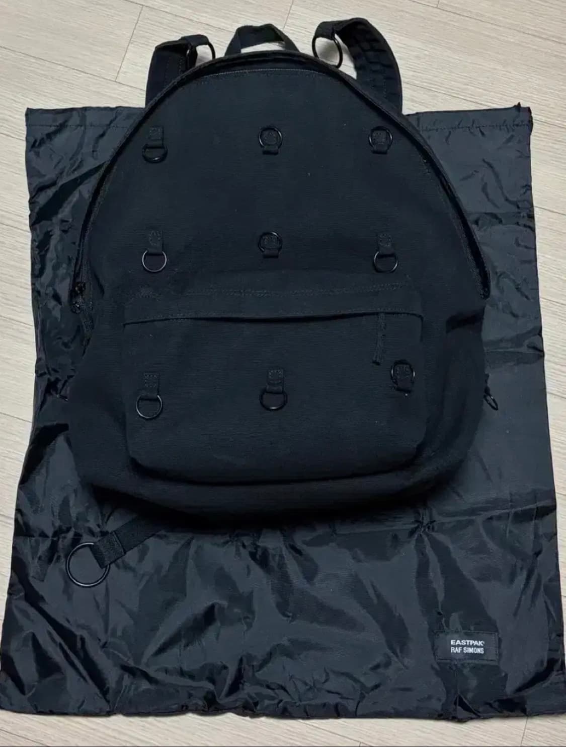 라프시몬스 이스트팩 백팩 블랙 상품이미지1