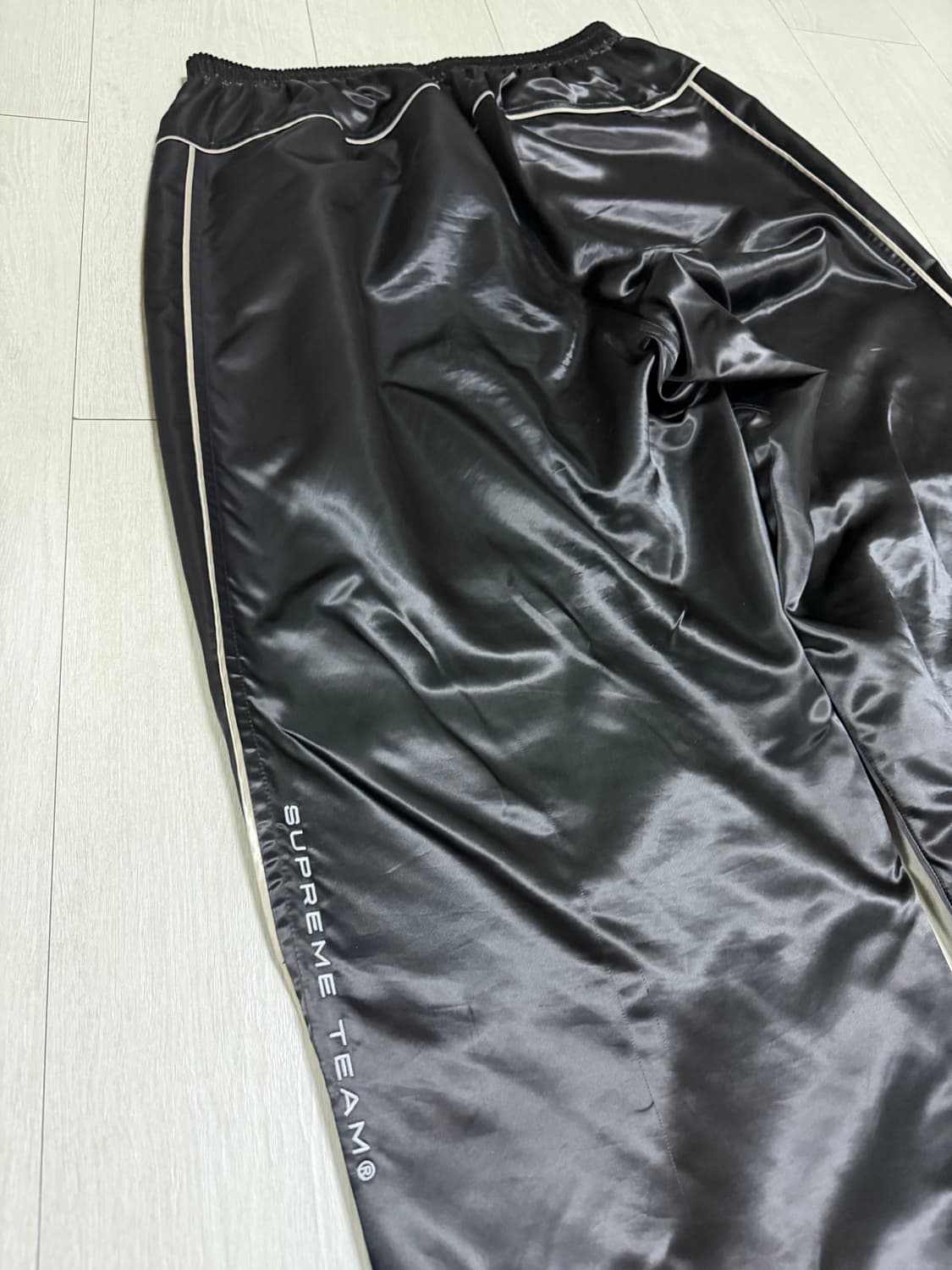 [XXL]슈프림 사틴 트랙 팬츠 24SS 상품이미지7
