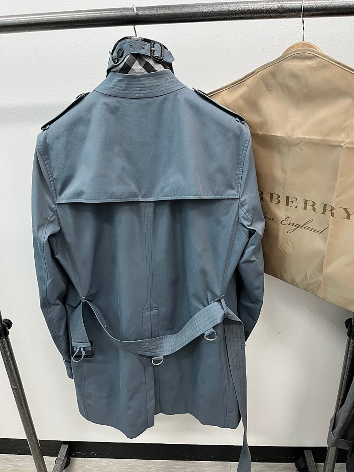 110) 버버리 파스텔블루 트렌치코트  상품이미지6