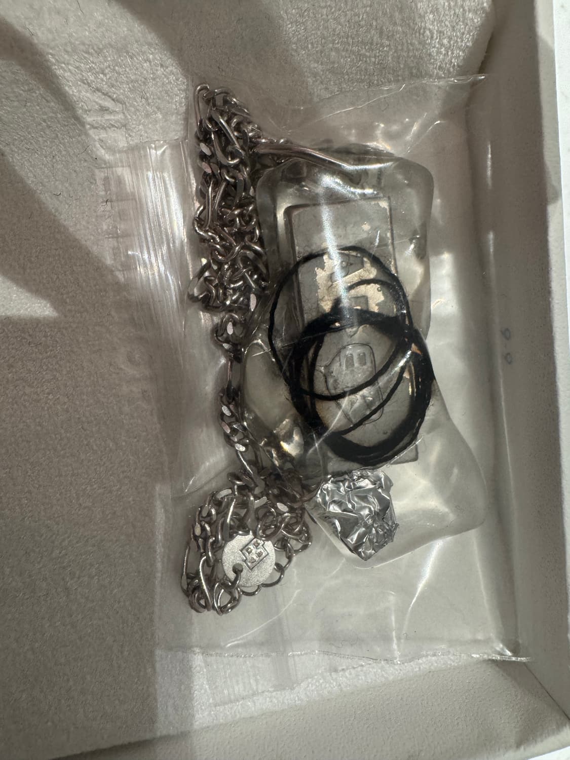 아더에러 레진 목걸이 새상품 상품이미지3