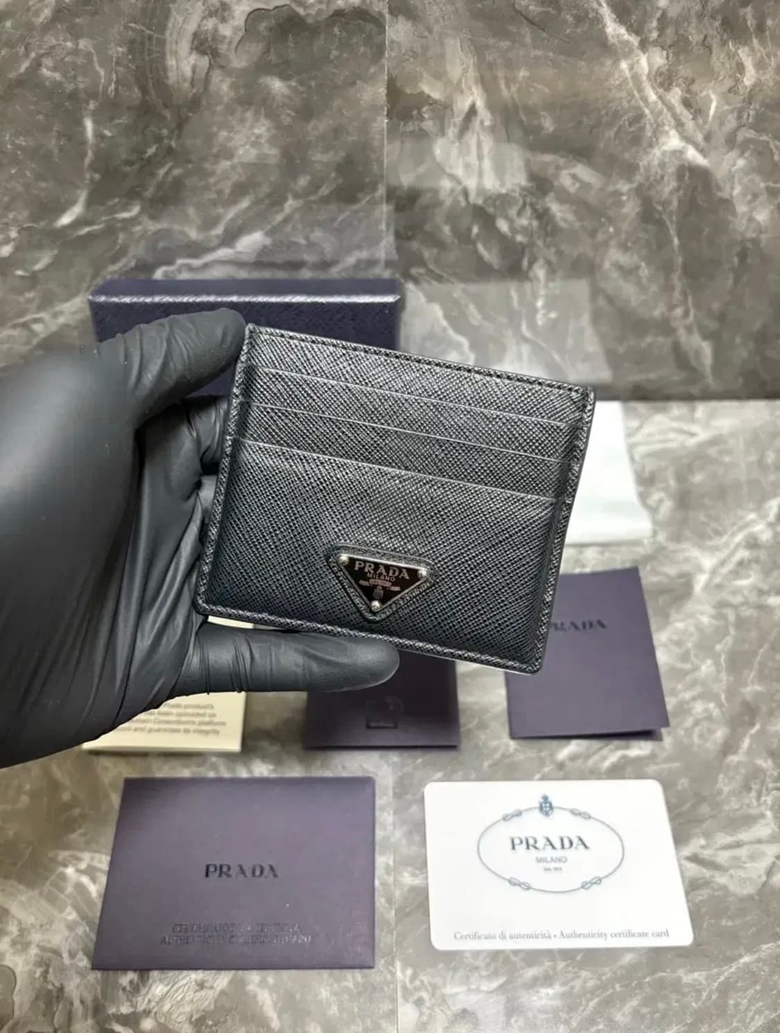 프라다 사피아노 트라이앵글 로고 카드지갑 상품이미지1
