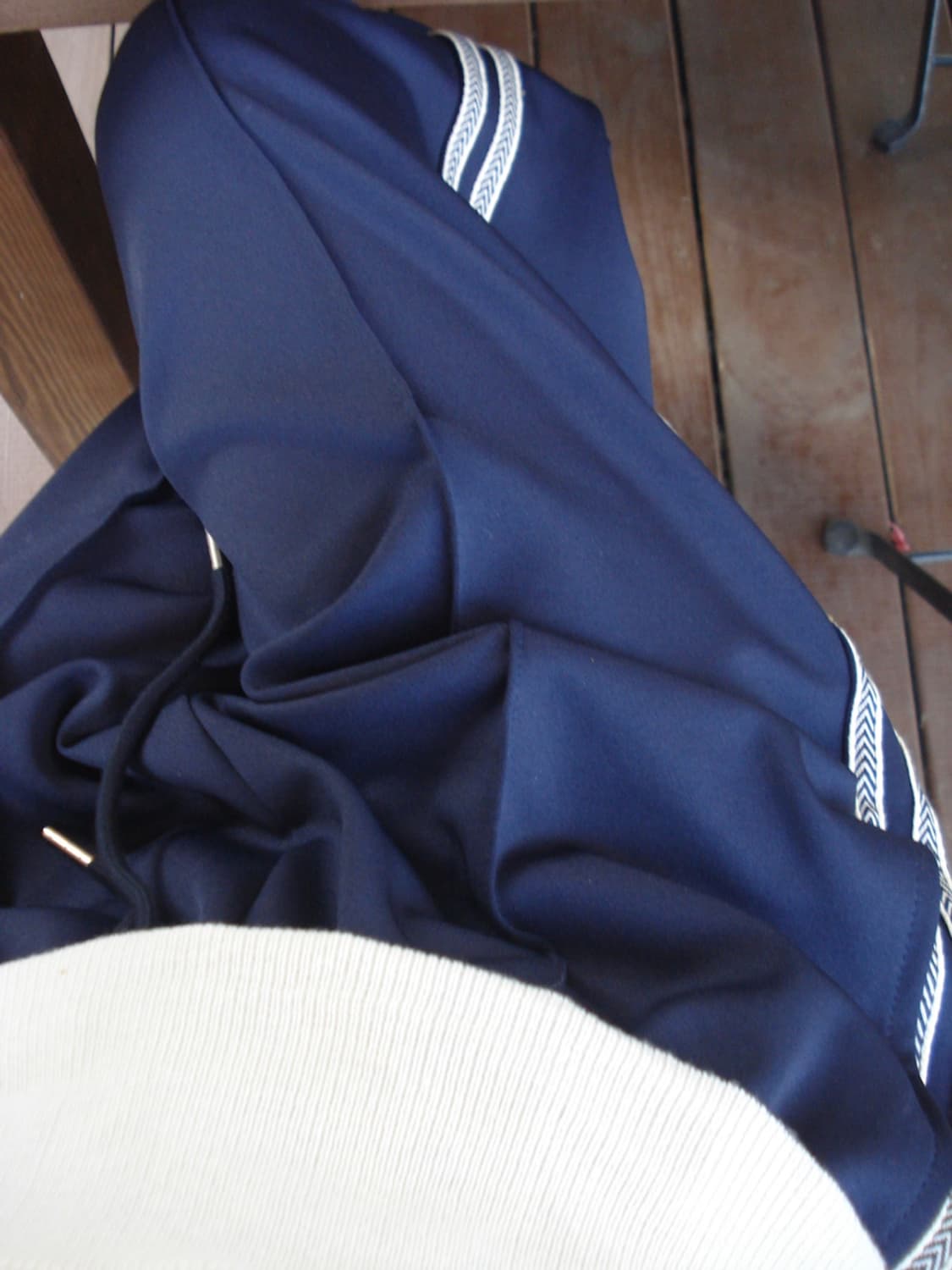 남서연님 착용 아워캐비넷 아이스 트랙 팬츠 네이비 M 상품이미지4