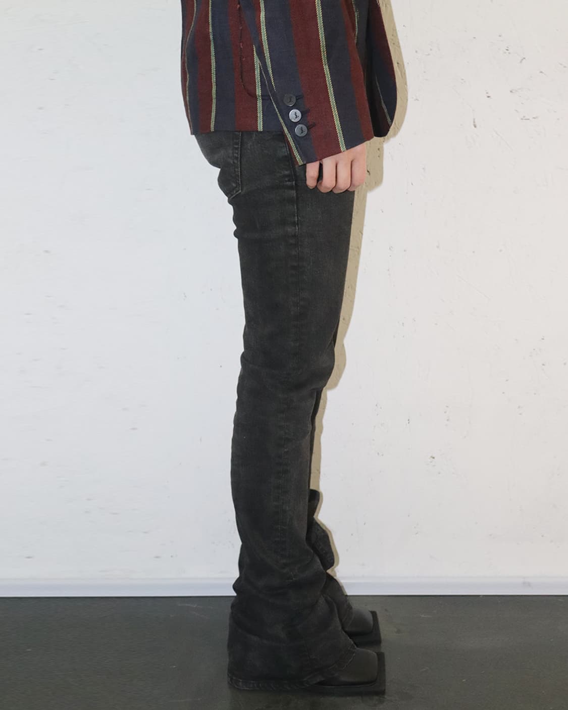 발렌시아가 21SS 슬림핏 부츠컷 데님 팬츠 블랙 상품이미지3
