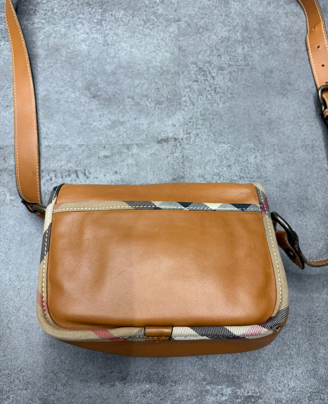 버버리 가죽 크로스백 브라운 상품이미지5