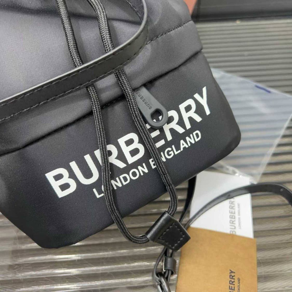 버버리 포이베(Phoebe) 드로스트링 파우치 상품이미지4