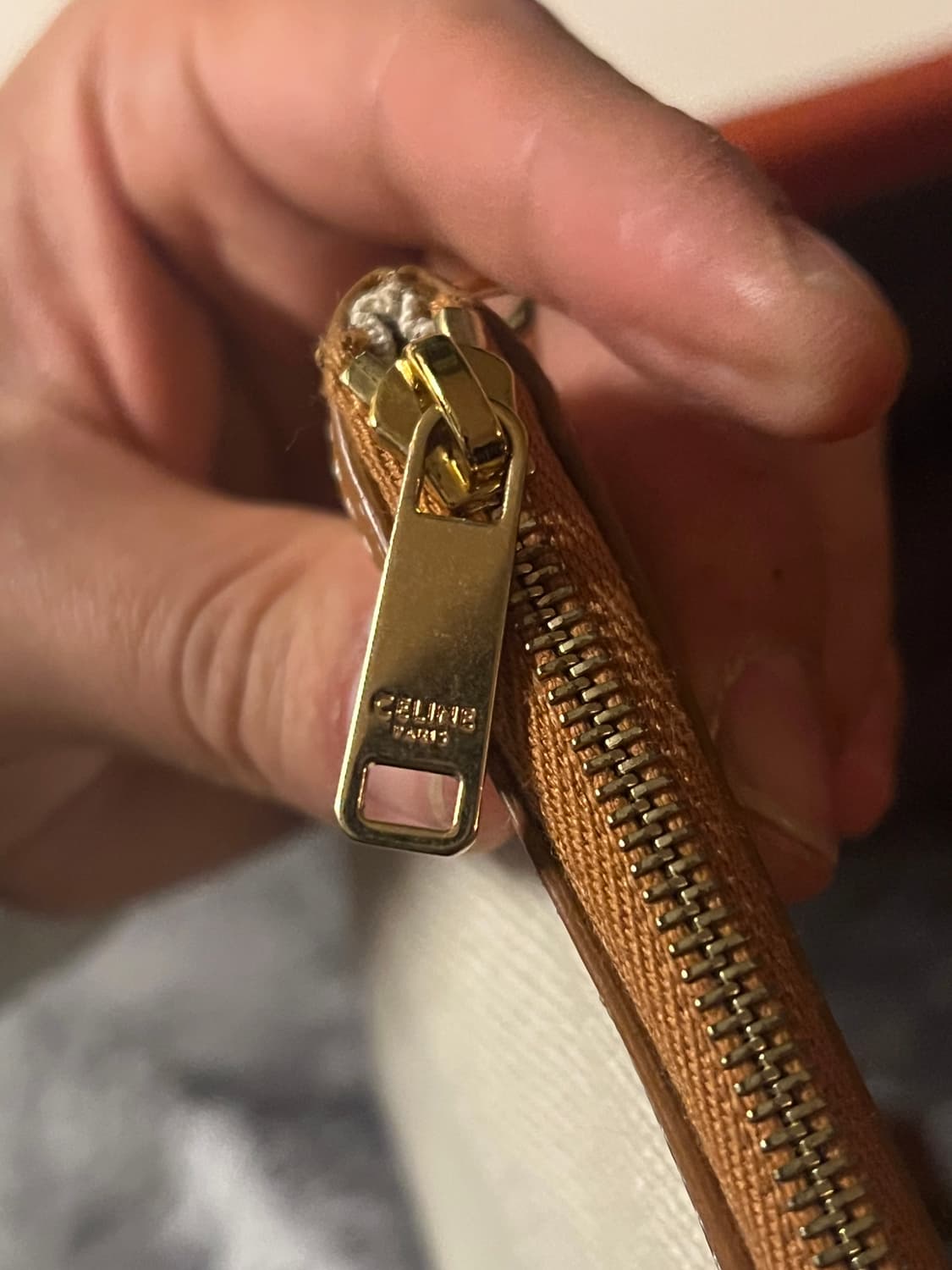 셀린느 CELINE 로고 캔버스 스트랩 클러치 상품이미지4