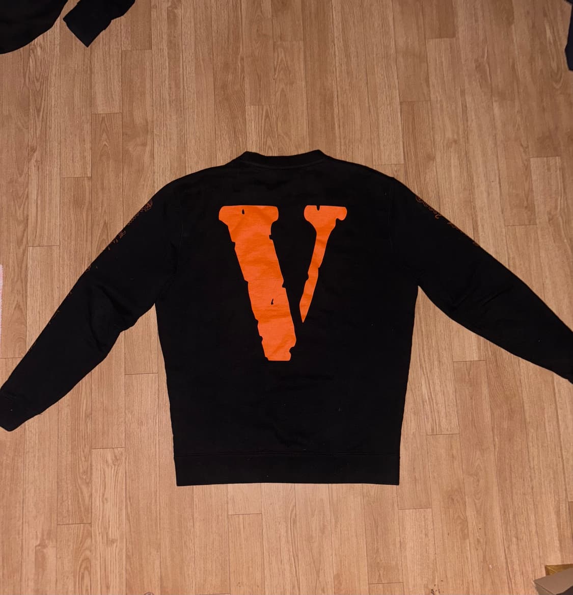 브이론 오프화이트 맨투맨 상품이미지3