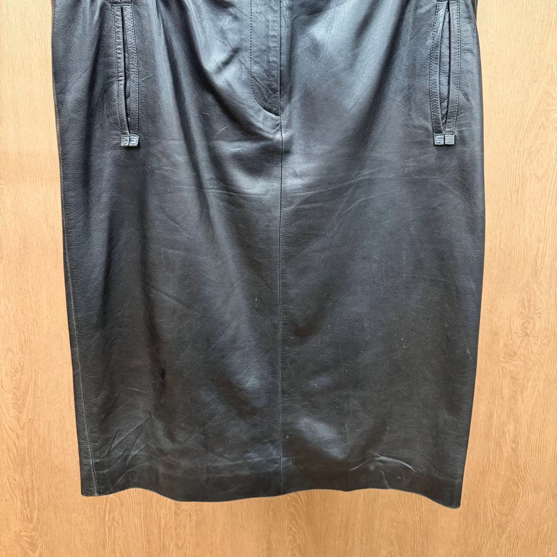 살바토레 페라가모 레더 미디 스커트 사이드 포켓 백 슬릿 디테일 블랙 상품이미지5