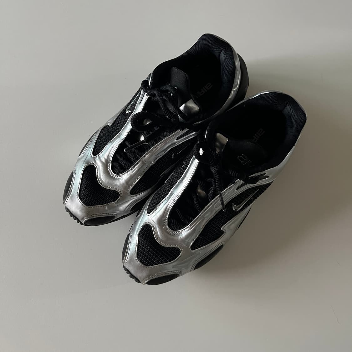 NIKE Air Max Muse Black Metallic Silver 상품이미지4