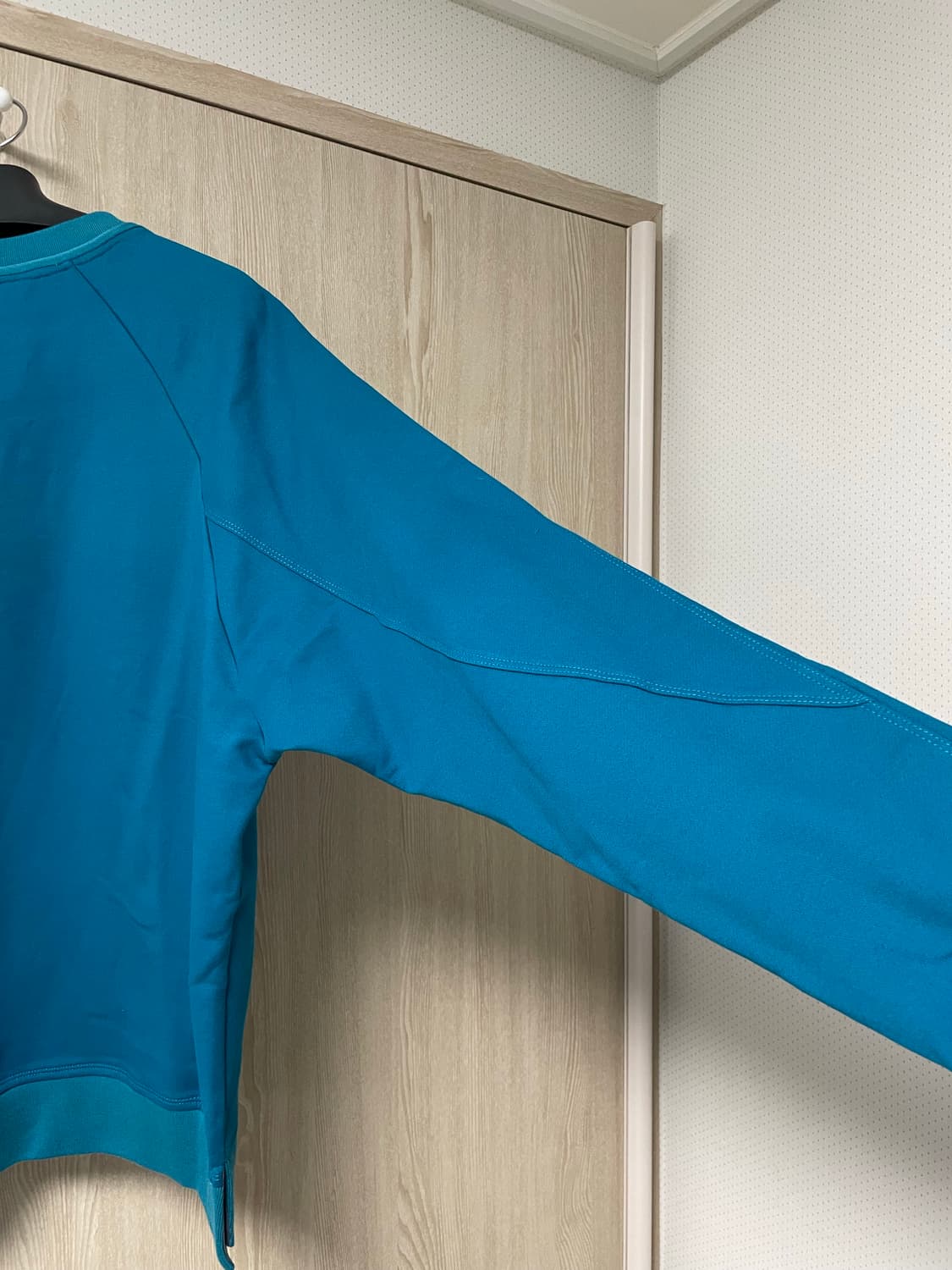 타임옴므 터콰이즈 색상 맨투맨, 105사이즈 택달린새상품 상품이미지4