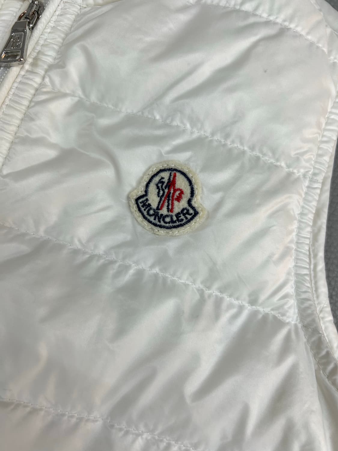 몽클레어 정품 GUI 키즈 화이트 조끼패딩(5세) 상품이미지3