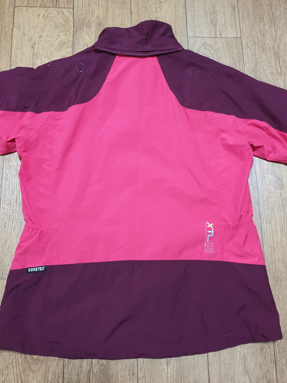 1205 르까프 아웃도어 고어텍스 바람막이 105 사이즈입니다 상품이미지5