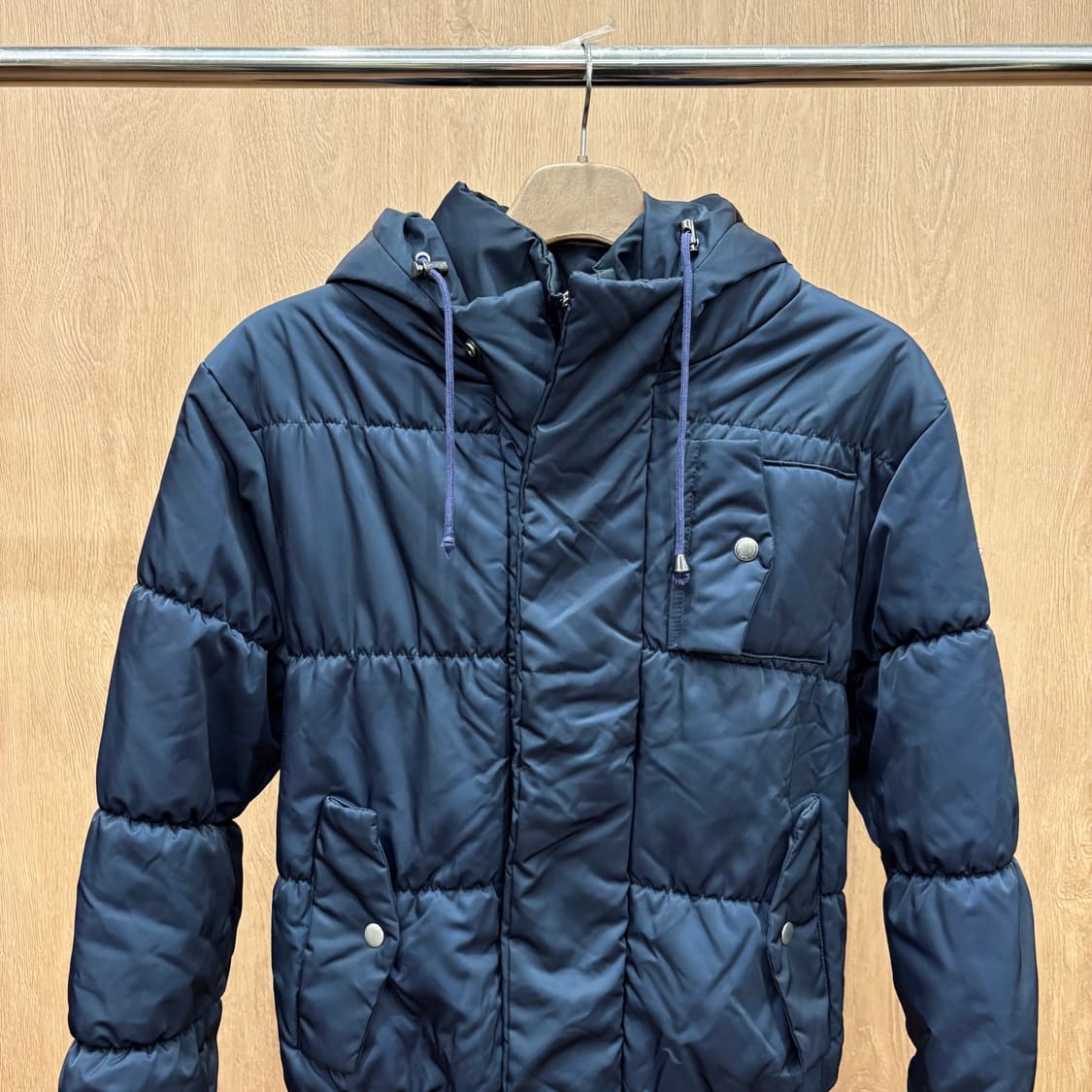 돌체앤가바나 후드 패딩 점퍼 소매 메탈 플레이트 로고 디테일 네이비 상품이미지4