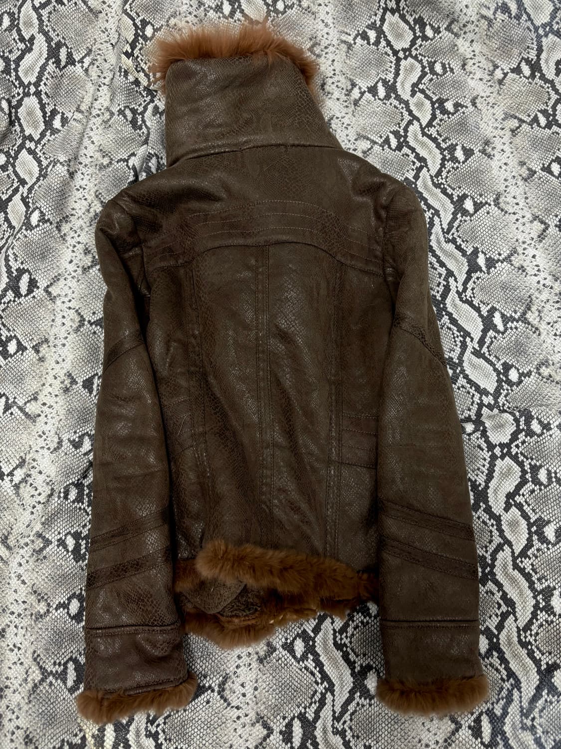 [VKEI SHALANG] High-Neck Python Fur drap 상품이미지7