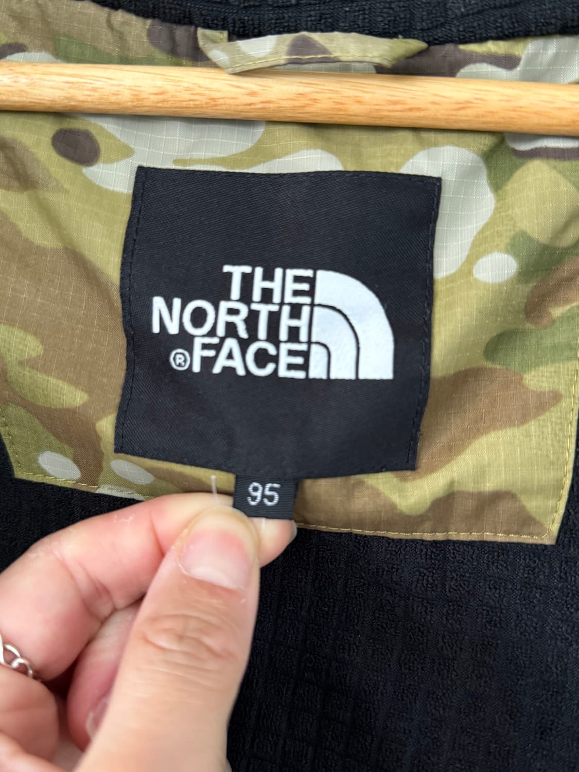 노스페이스 카모 바람막이 자켓 판매
사이즈 95 
M 밀리터리) 상품이미지4
