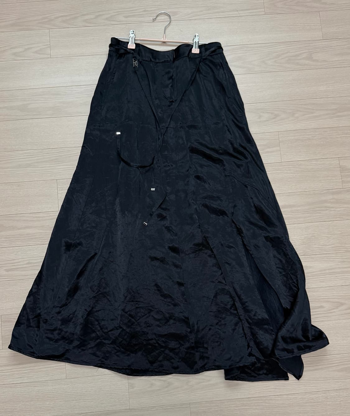 트리밍버드 소프트 드레이프 새틴 스커트 블랙 2사이즈 상품이미지6
