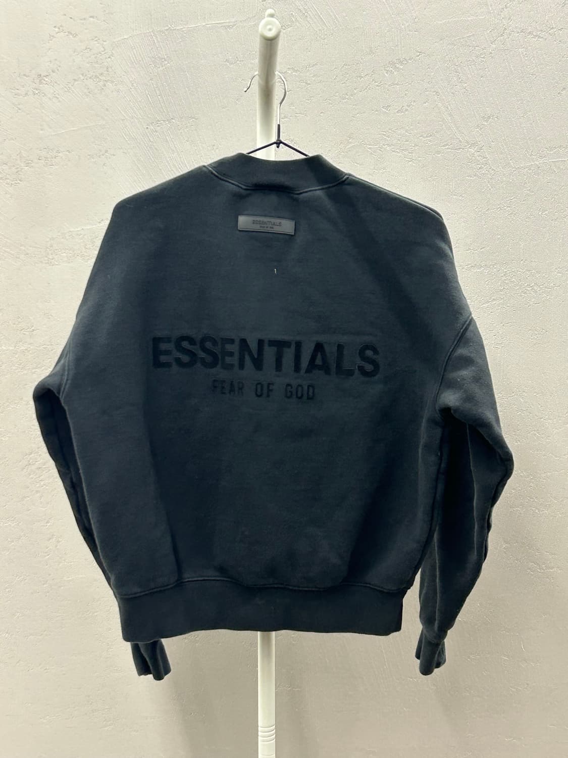 에센셜 피오갓 블랙 기모 맨투맨 상품이미지3