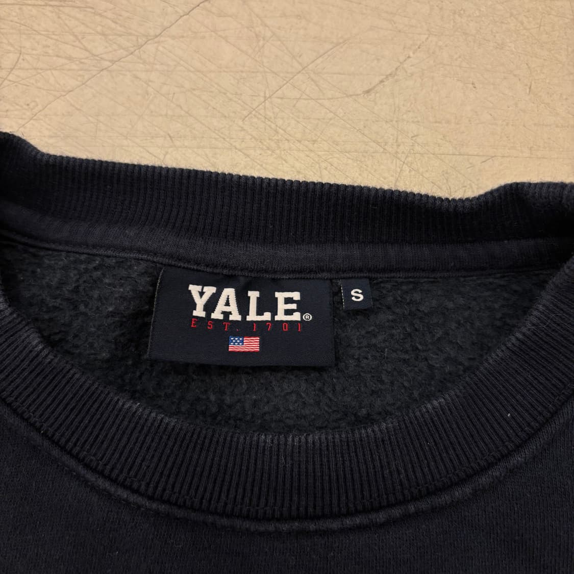예일 유니버시티 빅로고 네이비 맨투맨 상품이미지3