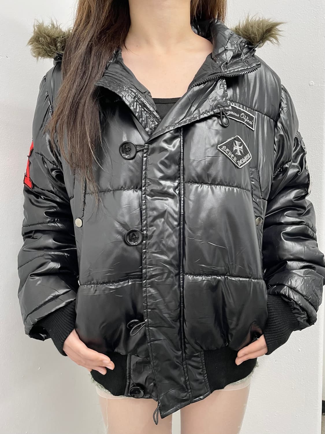 락시크 블랙 글로시 패치 패딩 상품이미지3