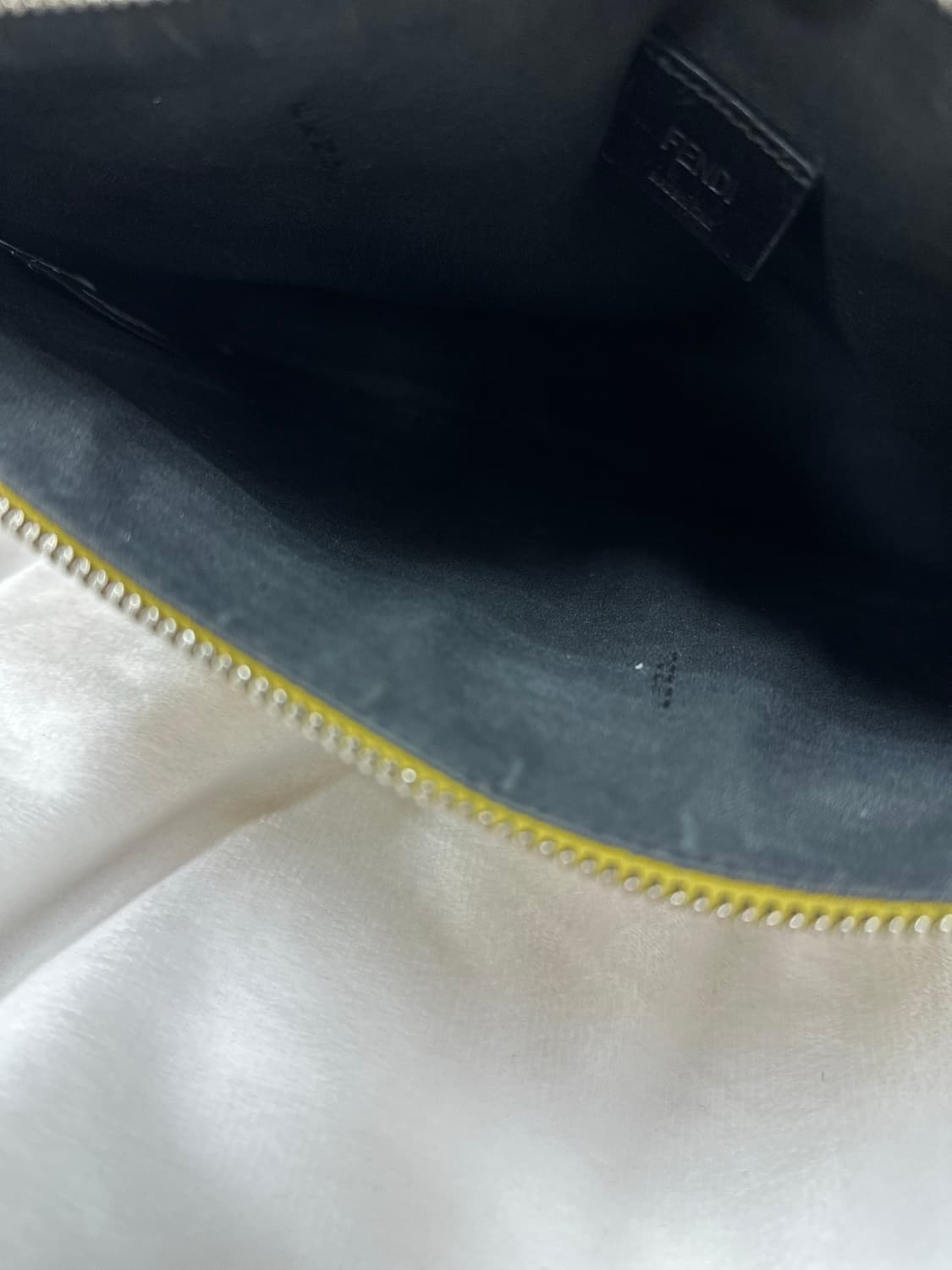 (OS)펜디 THINK 로고 레더 클러치백 상품이미지9