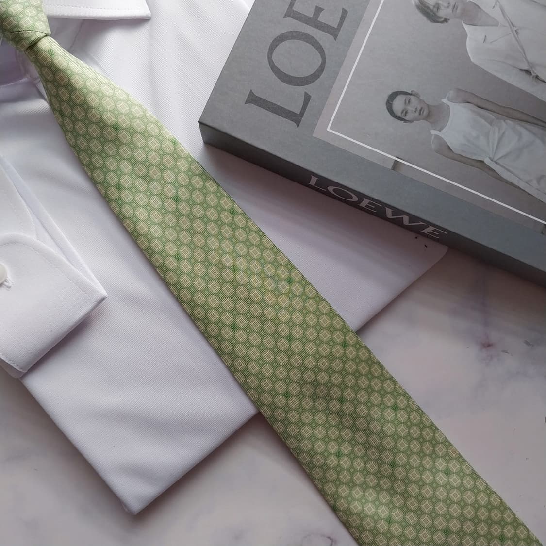 로에베 실크 라임 로고 패턴 넥타이 A+~A등급 8.9cm K1614
 상품이미지9