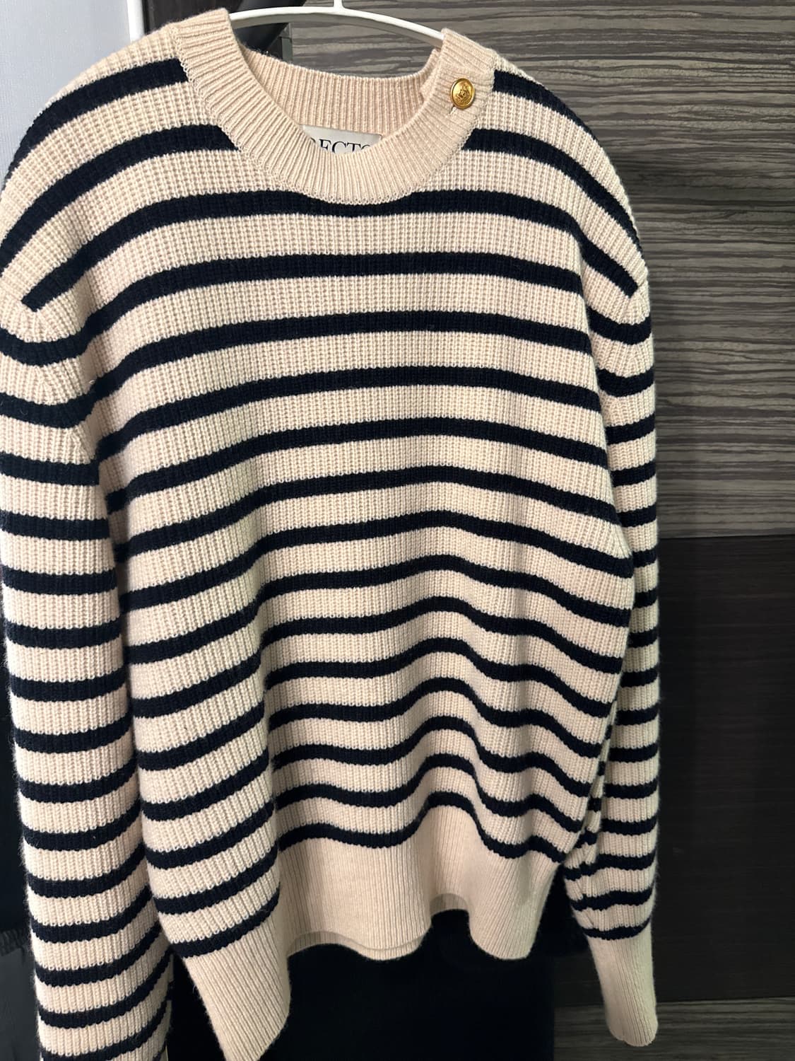 [S]렉토 스트라이프 니트 팝니다 상품이미지1