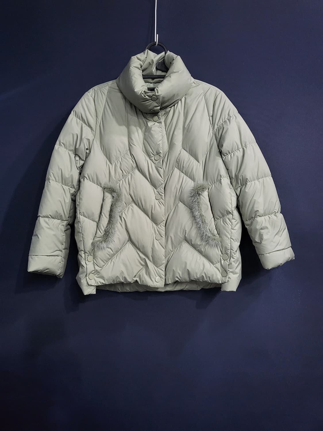 퀼딩 넥 구스다운 포켓밍크 패딩 상품이미지1