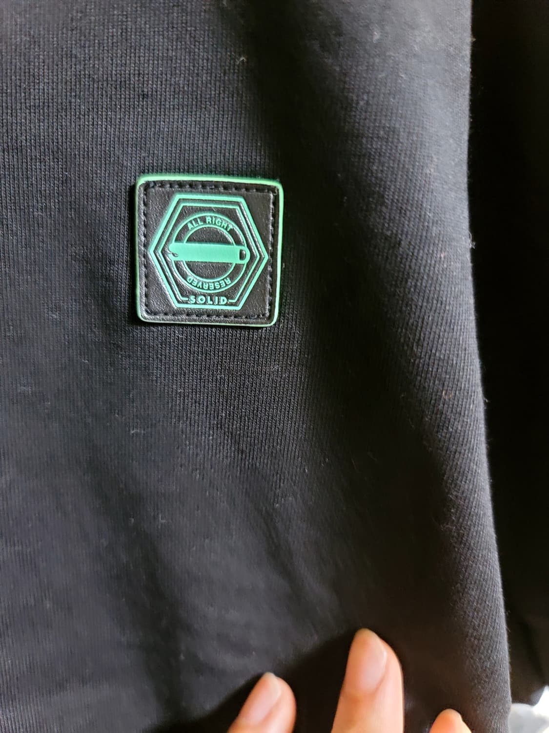 솔리드옴므 백로고 자수 블랙 반팔 티셔츠 50사이즈 상품이미지4