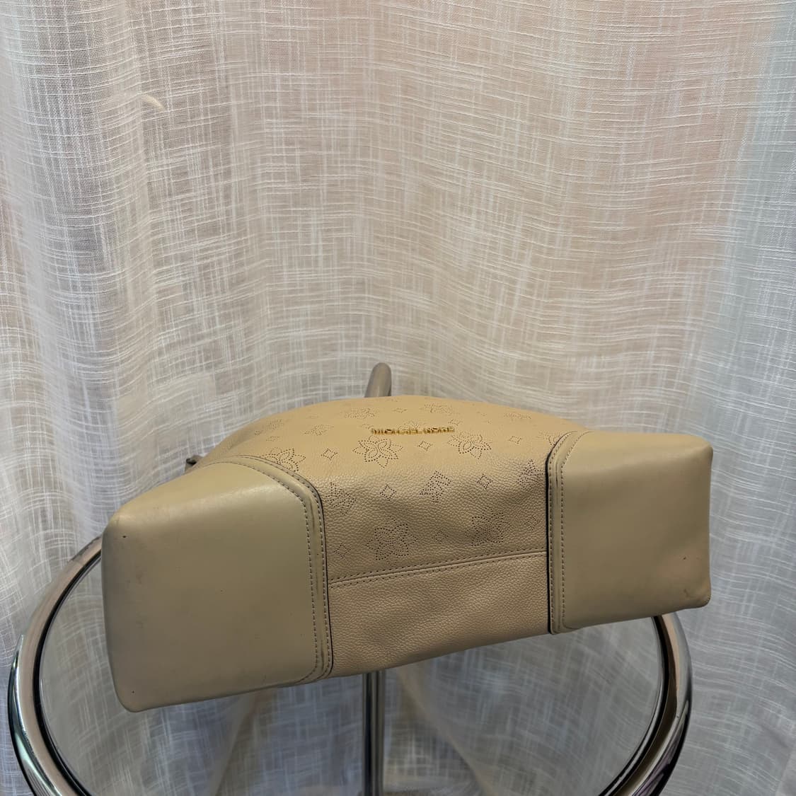 정품 마이클코어스 가죽 숄더백     상품이미지8