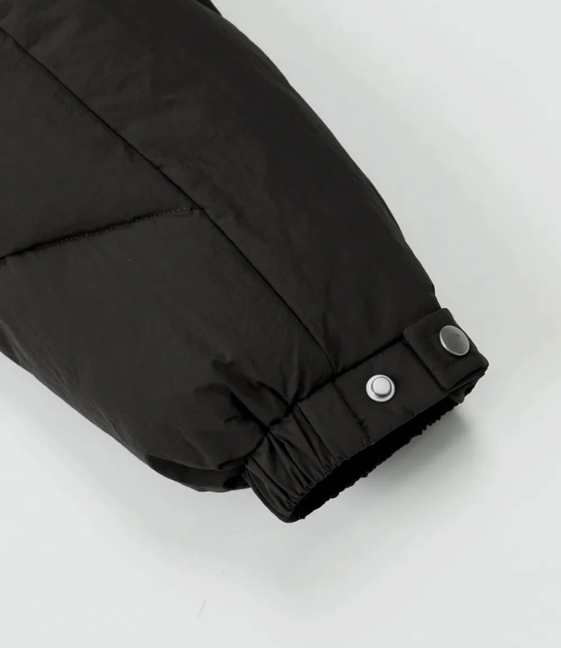 새상품) 커브드 라인 패딩 점퍼 블랙m 원가10 상품이미지5