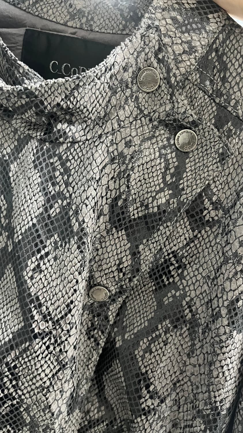 코데즈컴바인 파이톤 사선스냅 레더자켓 상품이미지3