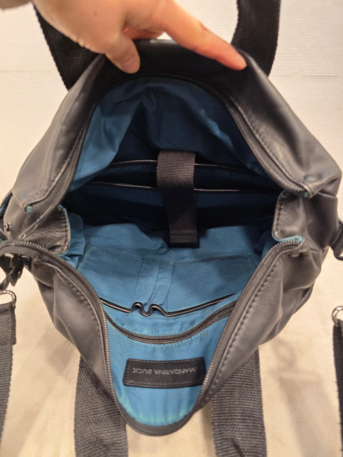 만다리나덕 블랙 가죽 서류가방 크로스백 토트백 상품이미지8