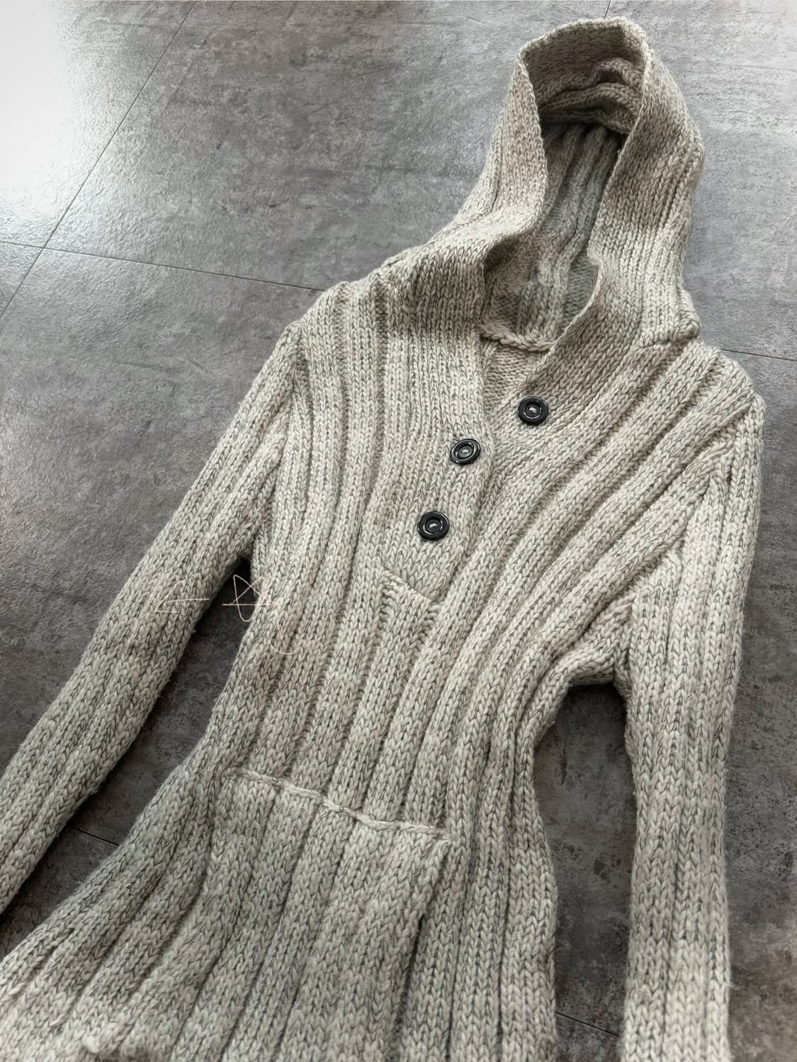 헤비 울 슬림 핏 버튼 후디드 니트 상품이미지2