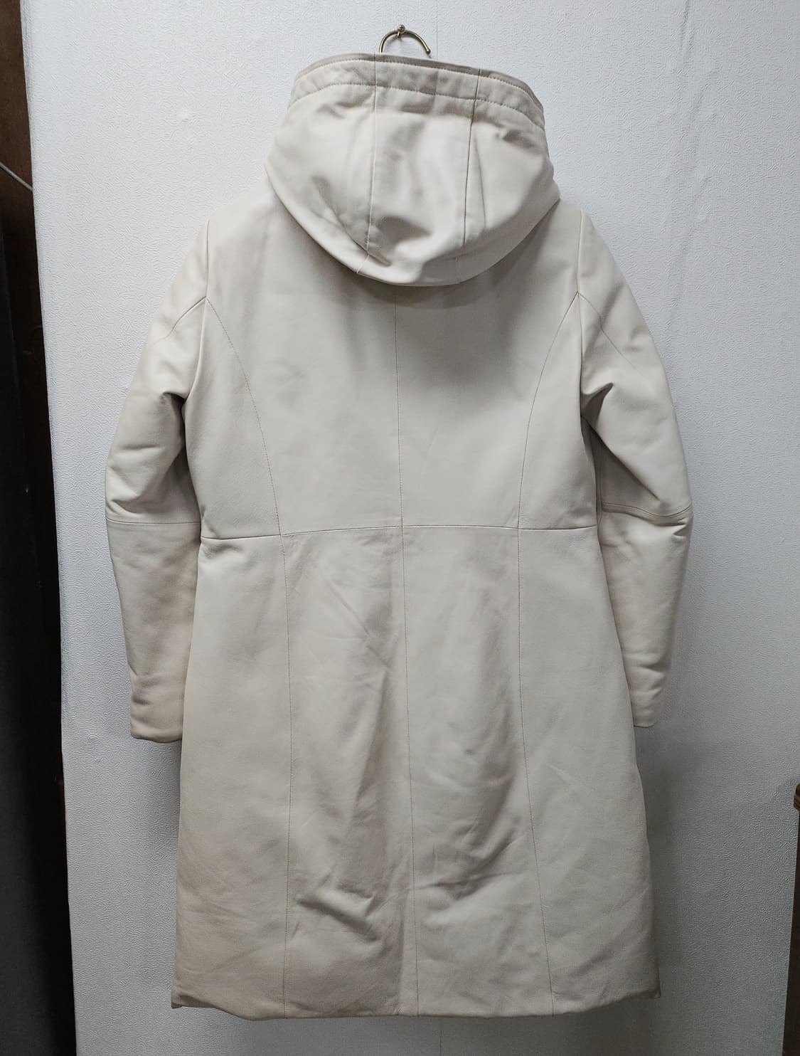 셀렙샵  아이보리 후드 양가죽 롱 구스패딩 코트  55 상품이미지3