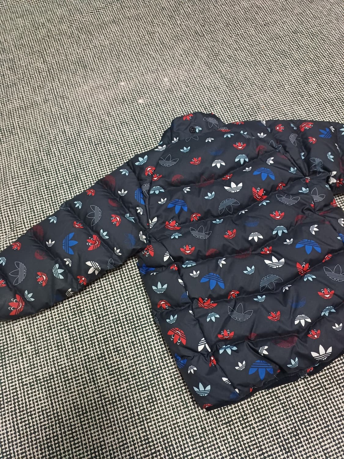 아디다스 오리털 트레포일패턴 패딩(3-4세용)
 상품이미지9