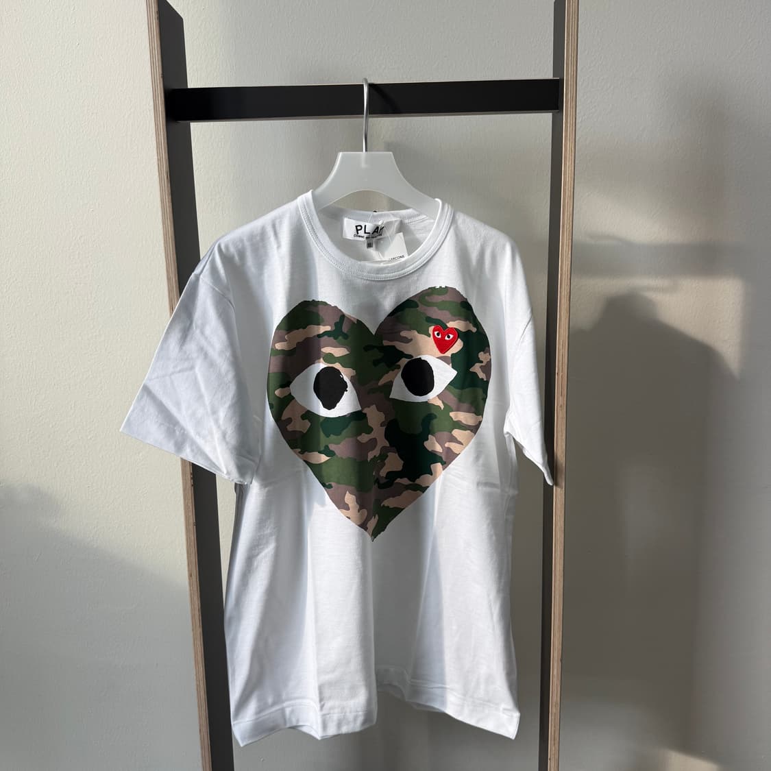 꼼데가르송 플레이 카모 플라주 반팔 티셔츠 화이트  상품이미지1