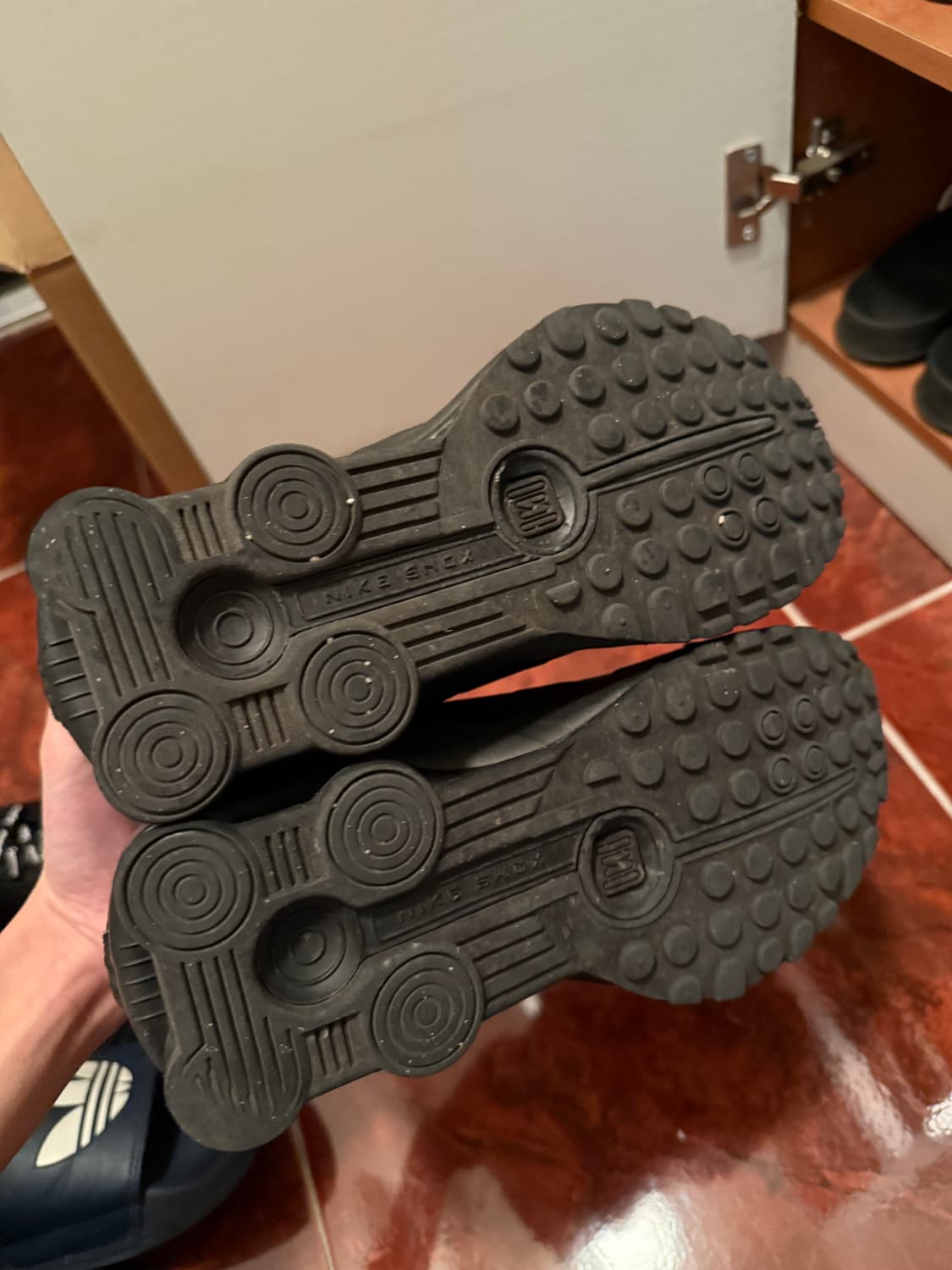 나이키 샥스 R4 블랙 브라이트 크림슨 245 상품이미지5