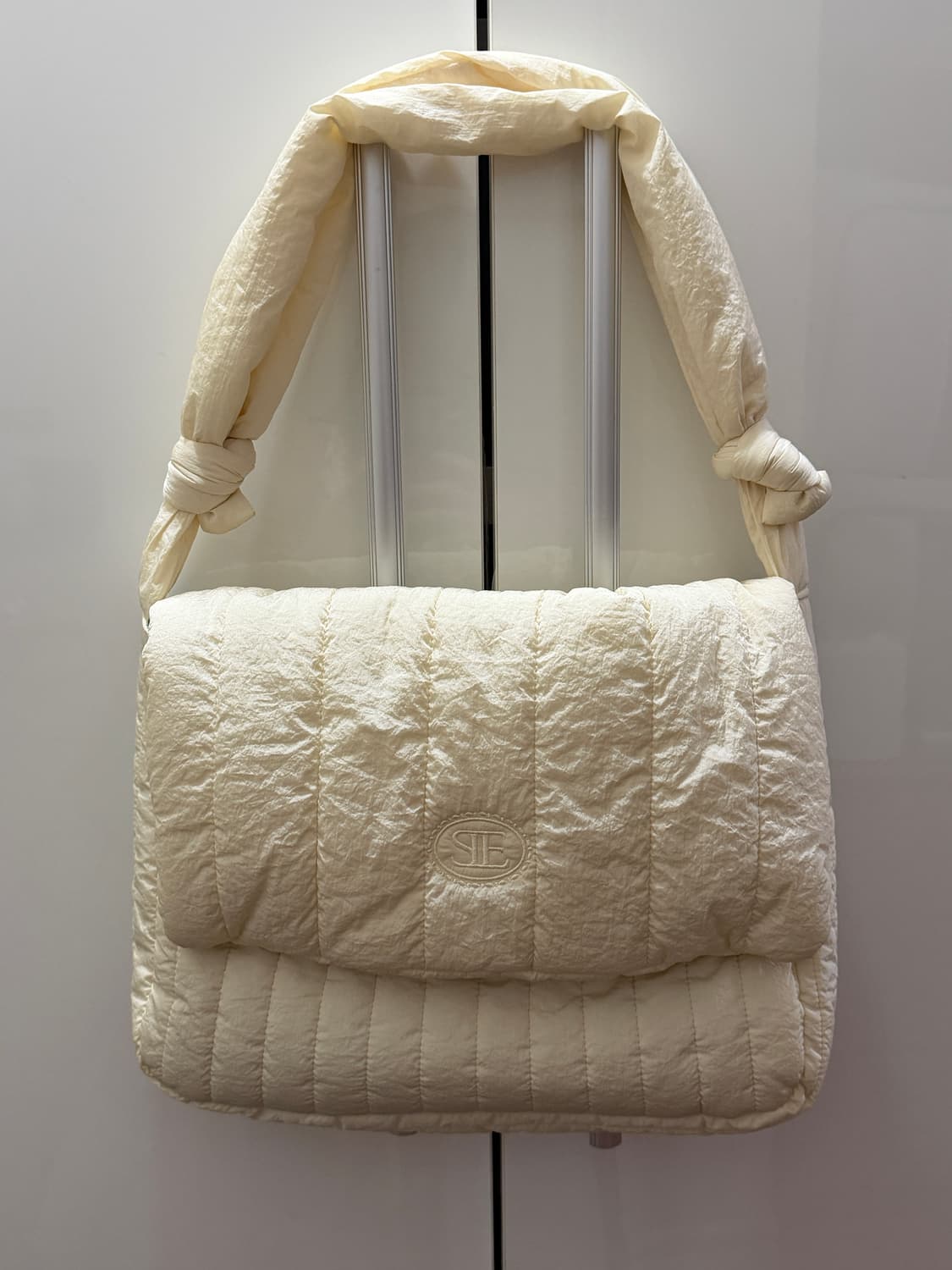 시엔느 패딩백 크로스백 크림 상품이미지1