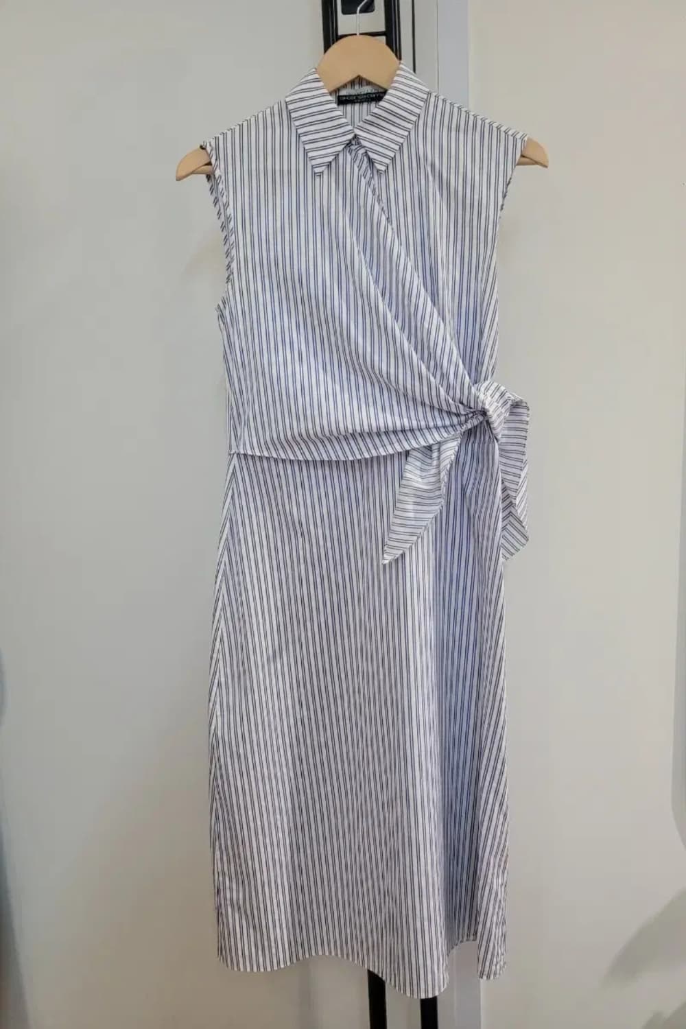 JW앤더슨 꼬르소꼬모 스트라이프 민소매 원피스 상품이미지1