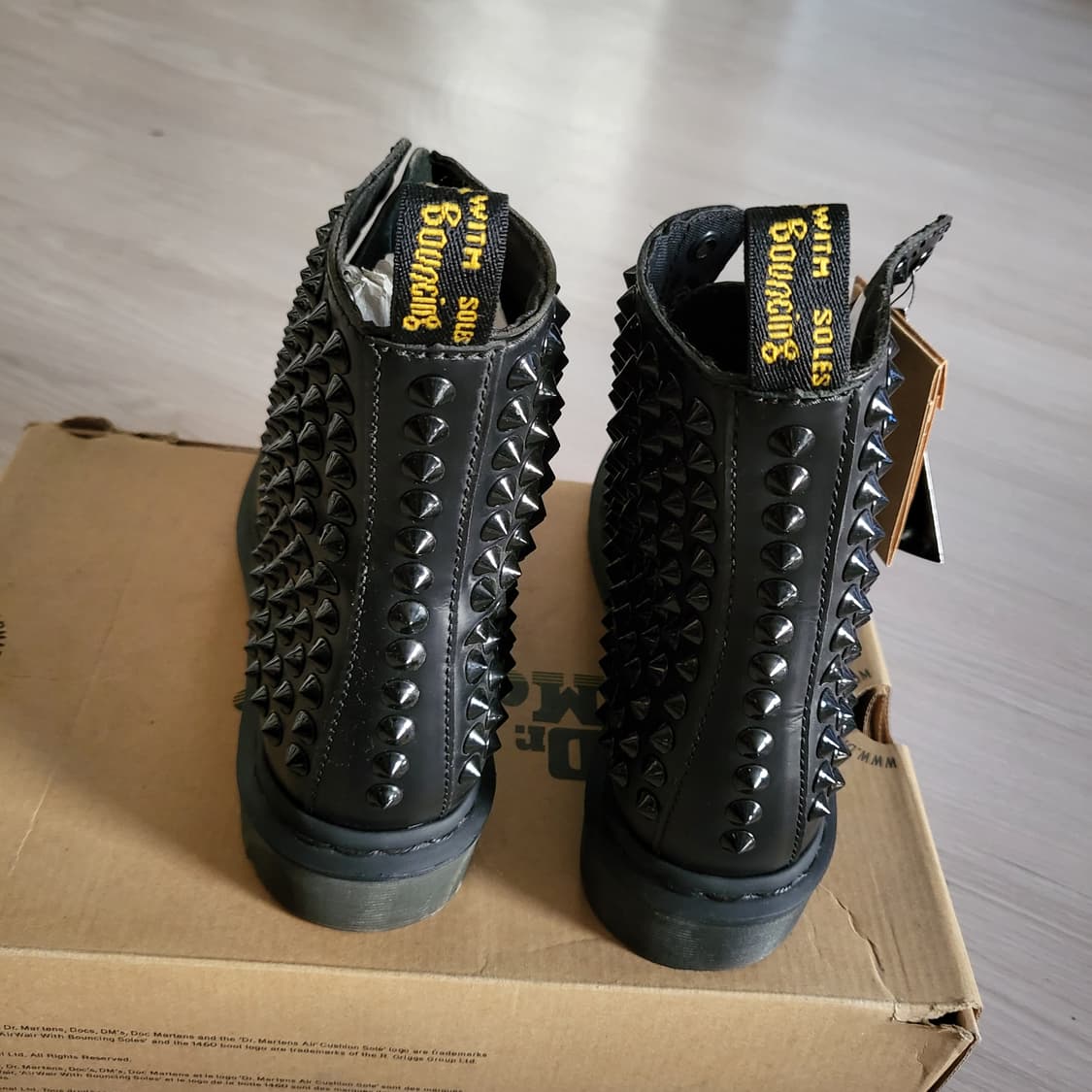 닥터마틴 블랙 스파이크 8홀(uk4)새상품 상품이미지5