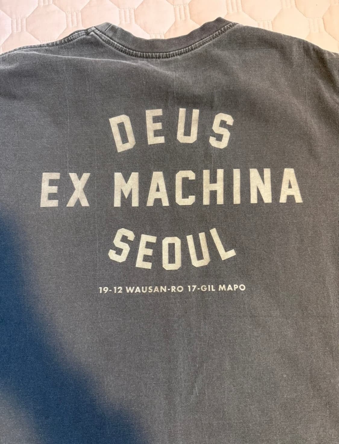 데우스 엑스 마키나 빈티지 워시드 서울 티셔츠 차콜 블랙 상품이미지2