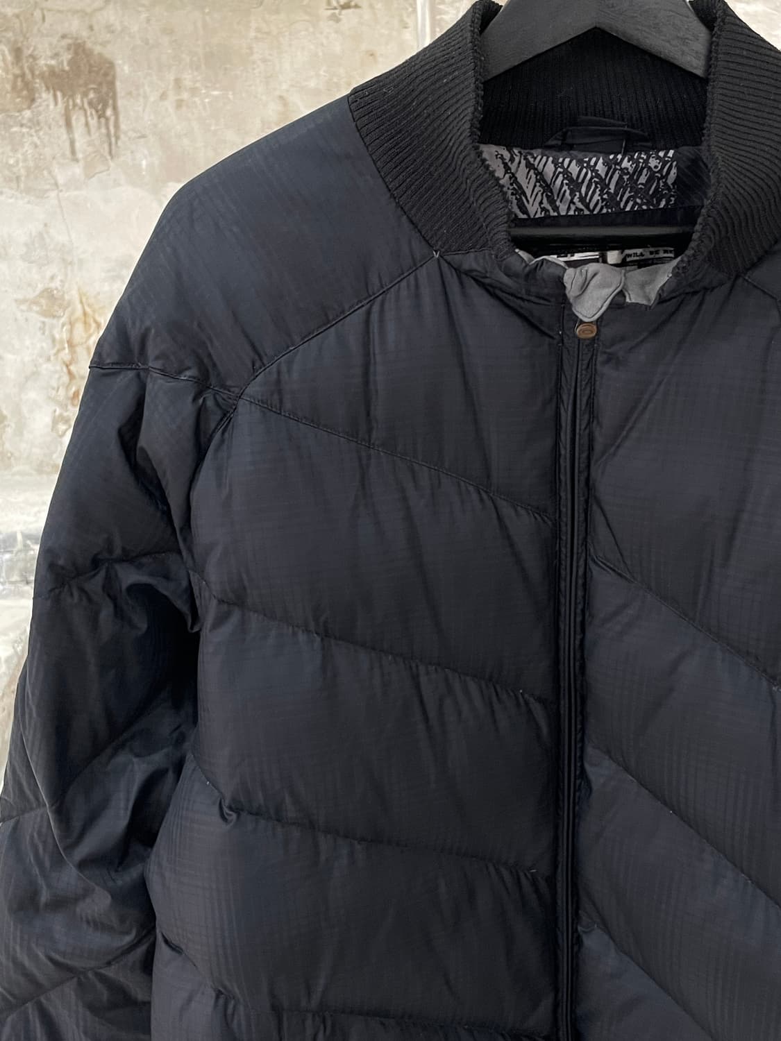 오클리 00’s 블랙 로고 덕 다운 패딩 상품이미지2