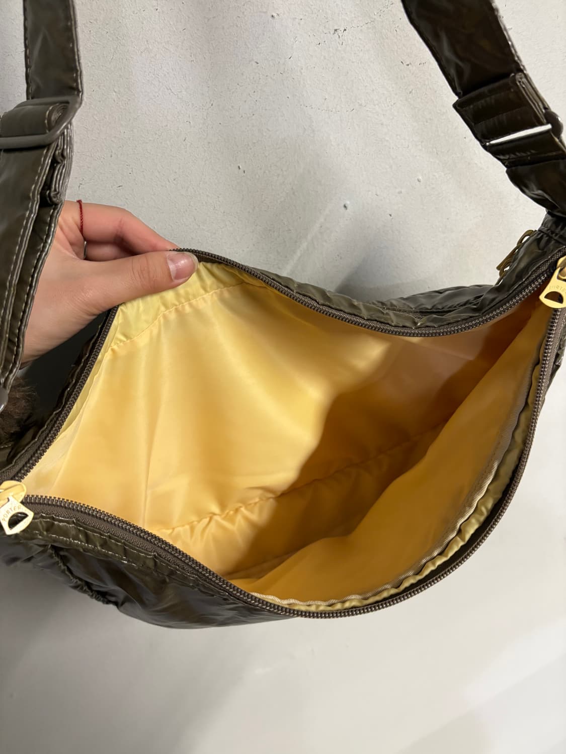 PORTER big dot embossing cross bag khaki 상품이미지8