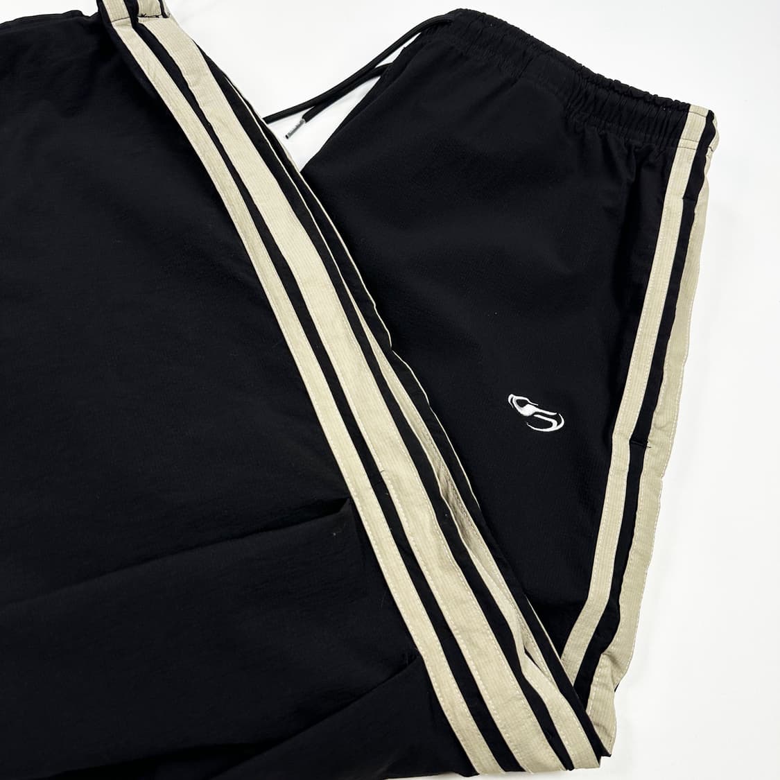 필루미네이트 블랙 와이드 우븐팬츠 (L) 상품이미지1