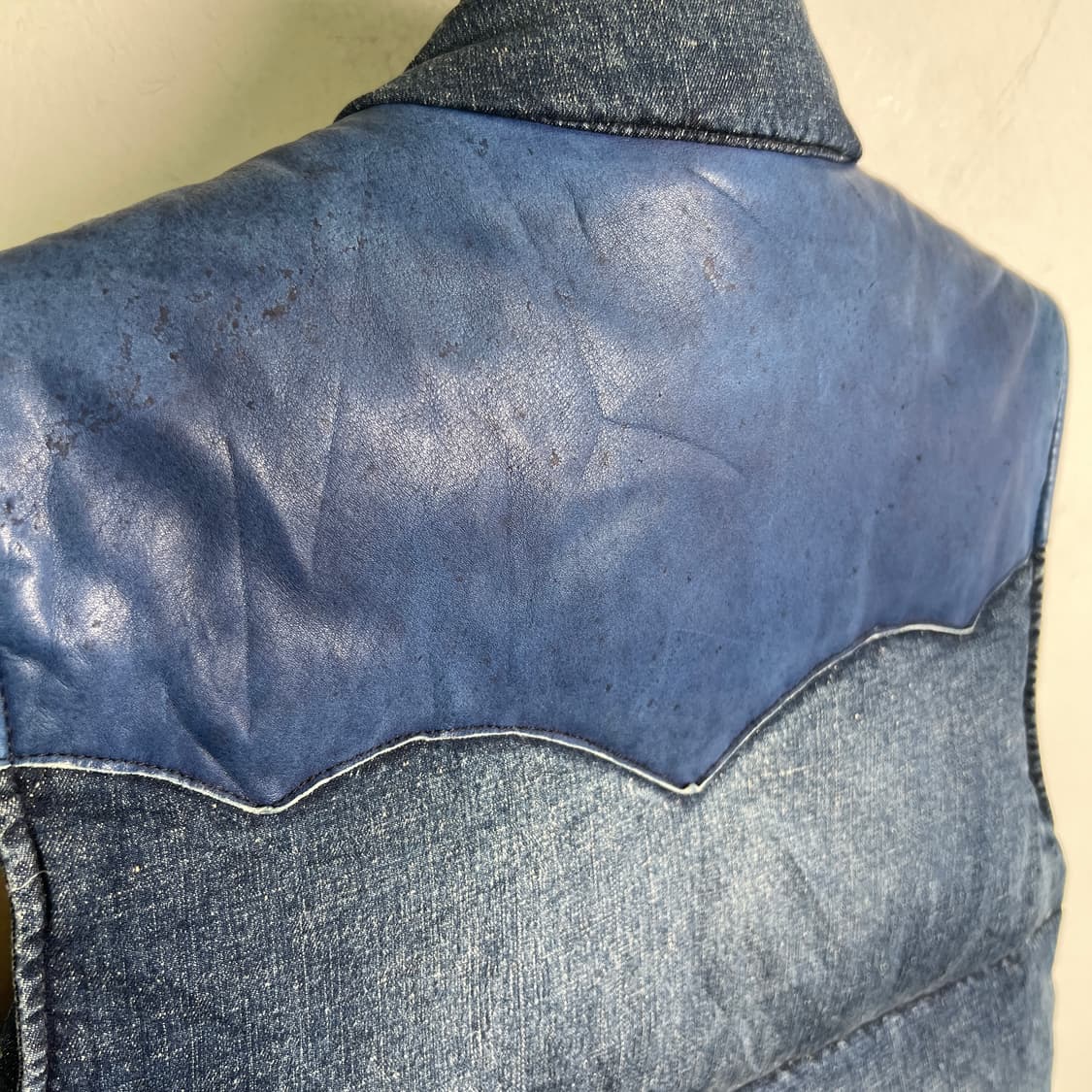 잭 로즈 인디고 데님 가죽 요크 다운 베스트 3 상품이미지9