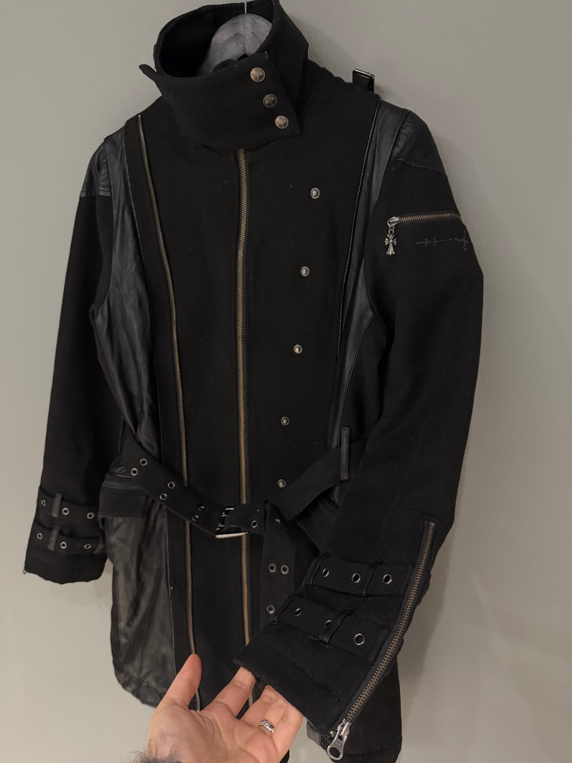 Ozz Croce 벨티드 디테일 레더 포인트 하이넥 자켓 상품이미지5