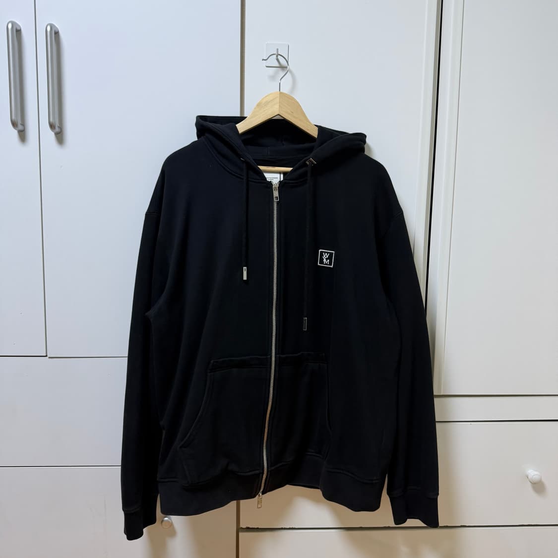 A / 54 (105-110) 우영미 백로고 후드집업 블랙 상품이미지2
