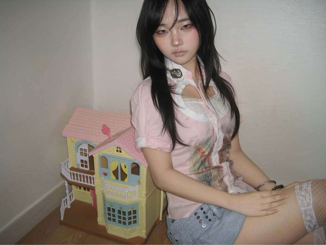 London Cutout Blouse 상품이미지1